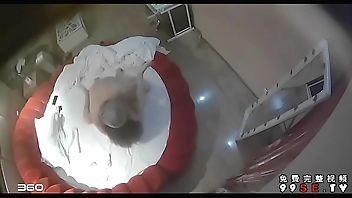 情趣酒店摄像头监控TP白发老头和年轻情妇啪啪动作勇猛喜欢插嘴