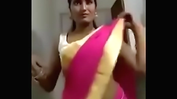 Grl Remove saree