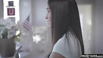 licks his 19yo stepnieces pussy n is sucked off by her