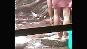 Sexy indian bhabi bathing