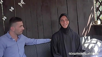 CZECH BITCH NAOMI BENNET LEFT HER EGYPTIAN HUSBAND