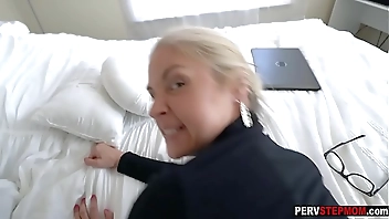 Blonde MILF stepmom wants new round with her little boy