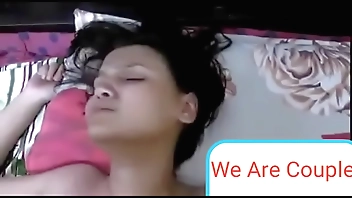 मेरी बीबी साली चूत दिखाते समय जोर जोर से fuck me fuck me कहने लगी