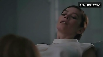 Anna Friel lesbian in The Girlfriend Experience