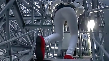 サヘル・ローズ　鉄塔の階段を上って白のピタパンお尻を下から激撮される！