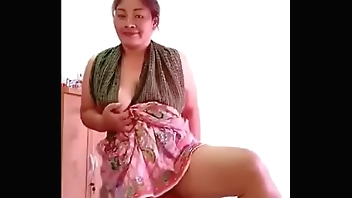 Thai aunty dancing sans underwear