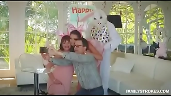 Bigs Bunny comes to a family party