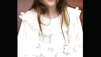 粉嫩咪咪的超级可爱白虎主播小魔女公主粉鲍诱惑