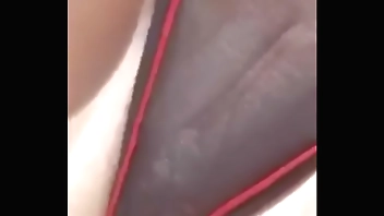 Madurita con tanguita trasparente en la playa