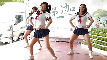 The classmate’s skirt was changed too short, and report to the training office after dancing